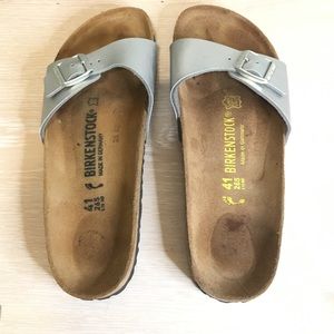 BIRKENSTOCK Women's sandal silver with buckle SIZE 9.5